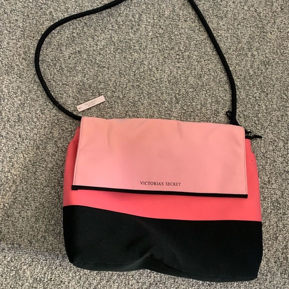 Victoria’s Secret pink color block laptop case with strap - Picture 9 of 10